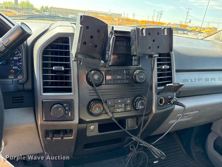 image for item GH9355 2019 Ford F350 Super Duty XL utility bed pickup truck