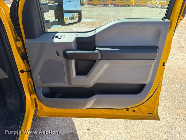 image for item GH9355 2019 Ford F350 Super Duty XL utility bed pickup truck