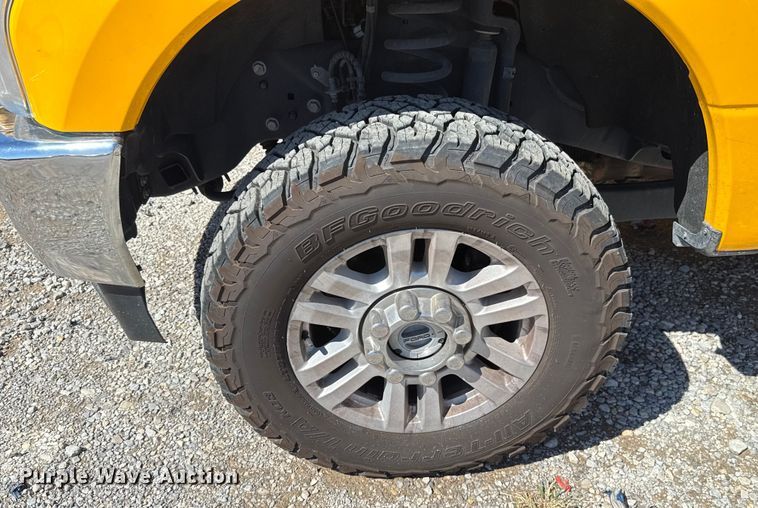 image for item GH9355 2019 Ford F350 Super Duty XL utility bed pickup truck