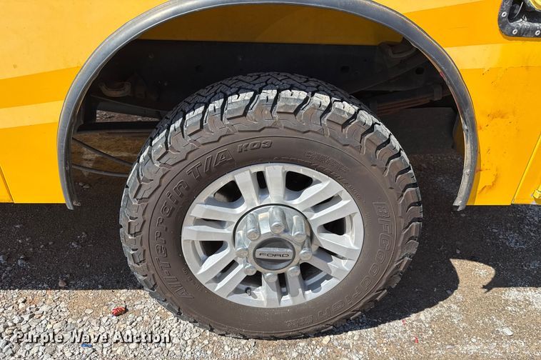 image for item GH9355 2019 Ford F350 Super Duty XL utility bed pickup truck