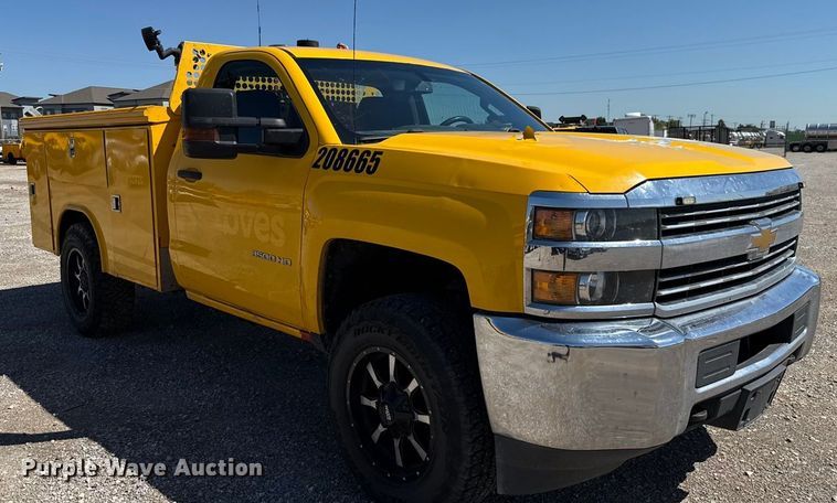 image for item GH9356 2018 Chevrolet Silverado 3500HD utility bed pickup truck