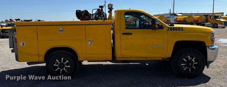 image for item GH9356 2018 Chevrolet Silverado 3500HD utility bed pickup truck