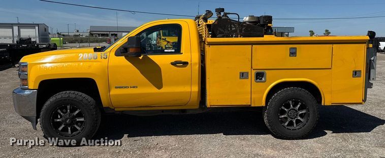 image for item GH9356 2018 Chevrolet Silverado 3500HD utility bed pickup truck