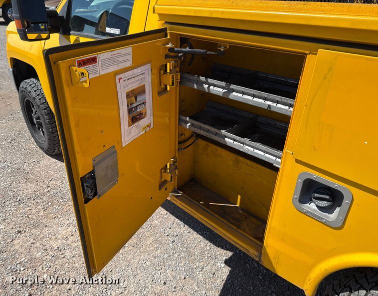 image for item GH9356 2018 Chevrolet Silverado 3500HD utility bed pickup truck