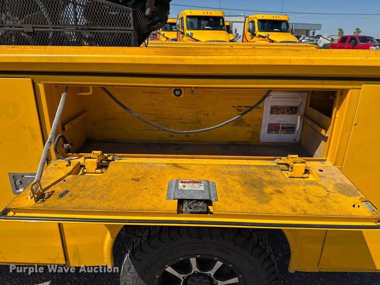 image for item GH9356 2018 Chevrolet Silverado 3500HD utility bed pickup truck