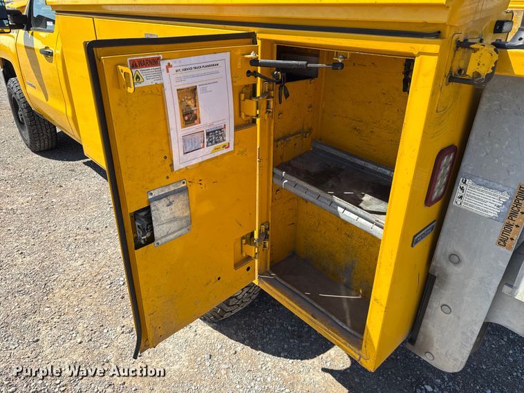 image for item GH9356 2018 Chevrolet Silverado 3500HD utility bed pickup truck