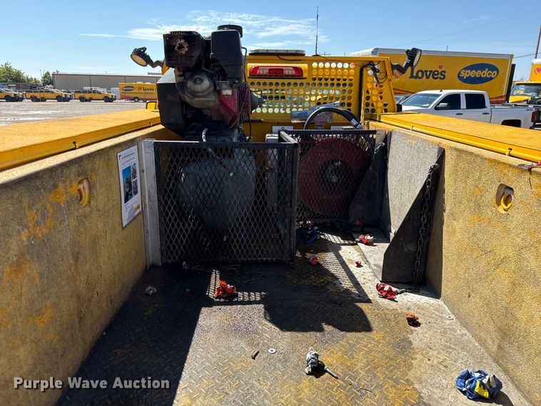 image for item GH9356 2018 Chevrolet Silverado 3500HD utility bed pickup truck