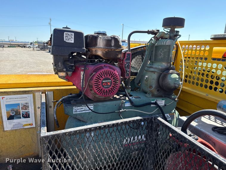 image for item GH9356 2018 Chevrolet Silverado 3500HD utility bed pickup truck