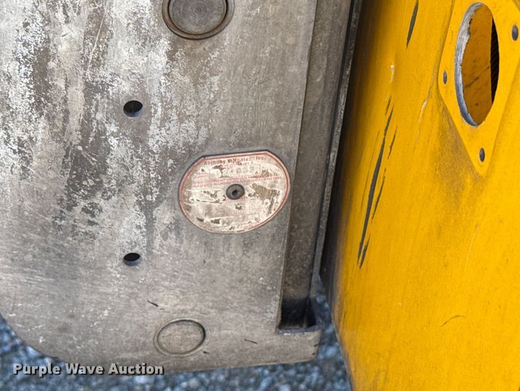 image for item GH9356 2018 Chevrolet Silverado 3500HD utility bed pickup truck