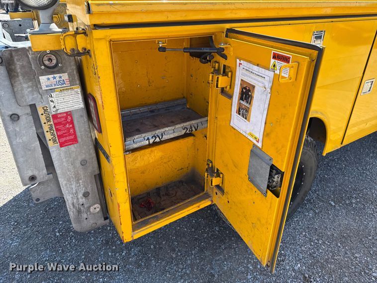 image for item GH9356 2018 Chevrolet Silverado 3500HD utility bed pickup truck