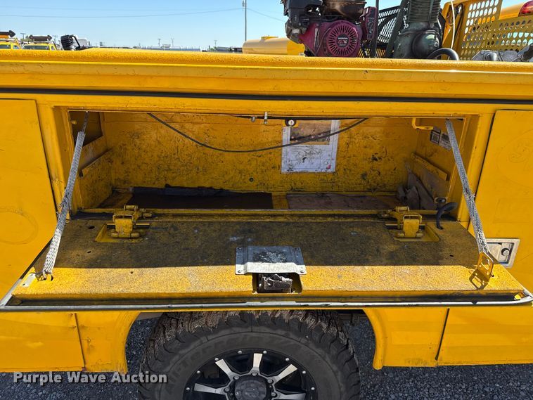 image for item GH9356 2018 Chevrolet Silverado 3500HD utility bed pickup truck