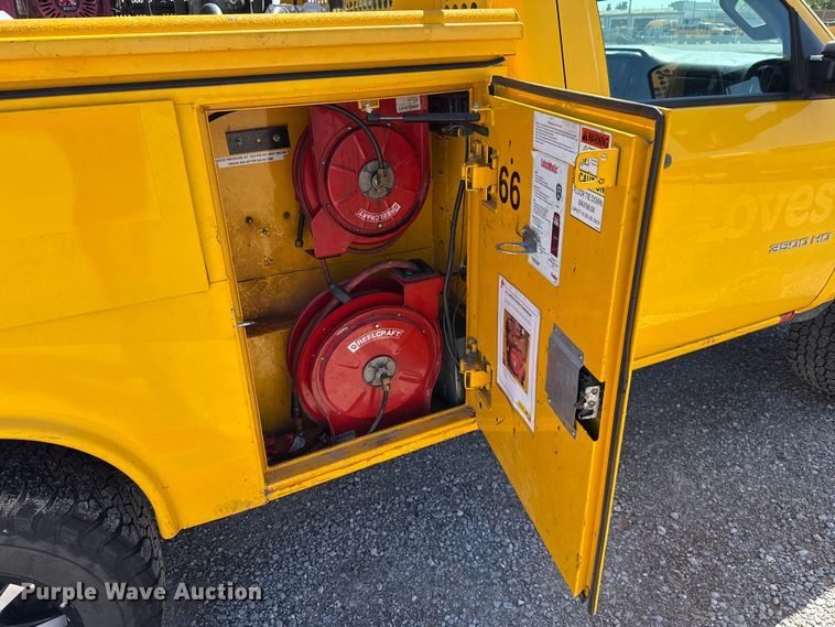 image for item GH9356 2018 Chevrolet Silverado 3500HD utility bed pickup truck