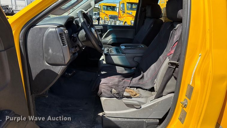 image for item GH9356 2018 Chevrolet Silverado 3500HD utility bed pickup truck