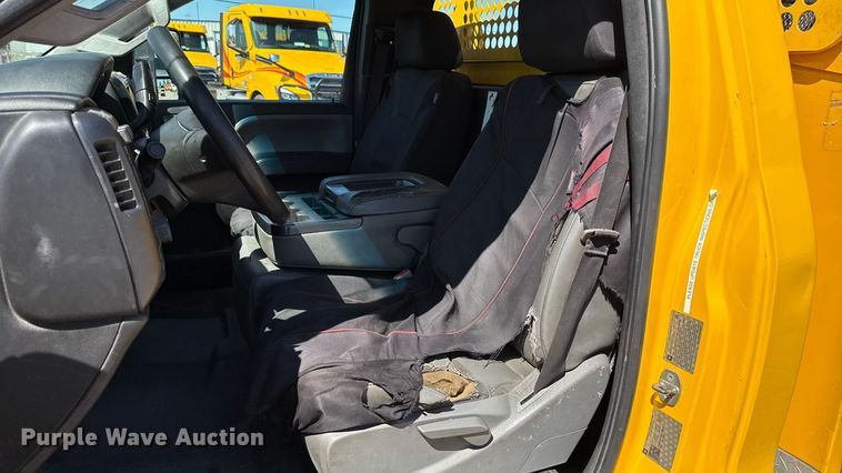 image for item GH9356 2018 Chevrolet Silverado 3500HD utility bed pickup truck