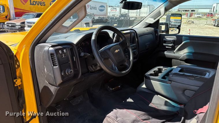 image for item GH9356 2018 Chevrolet Silverado 3500HD utility bed pickup truck