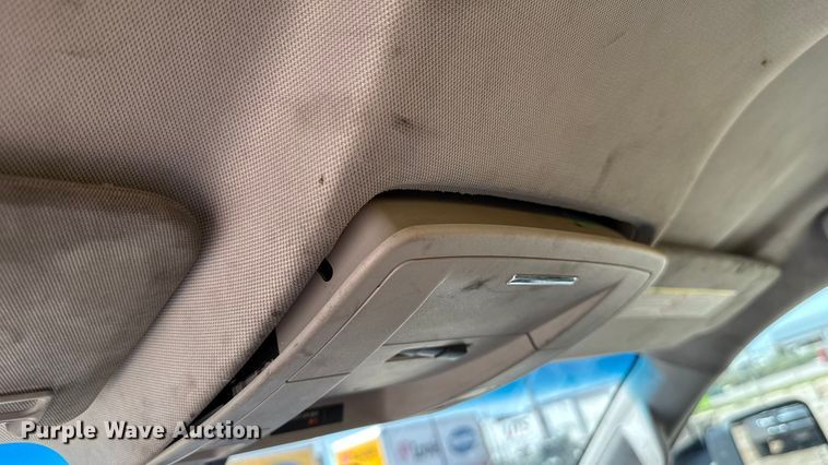 image for item GH9356 2018 Chevrolet Silverado 3500HD utility bed pickup truck