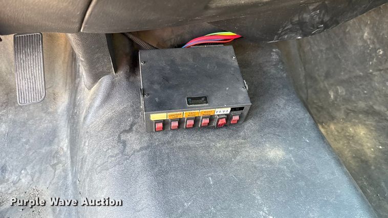 image for item GH9356 2018 Chevrolet Silverado 3500HD utility bed pickup truck