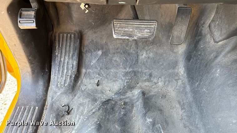 image for item GH9356 2018 Chevrolet Silverado 3500HD utility bed pickup truck