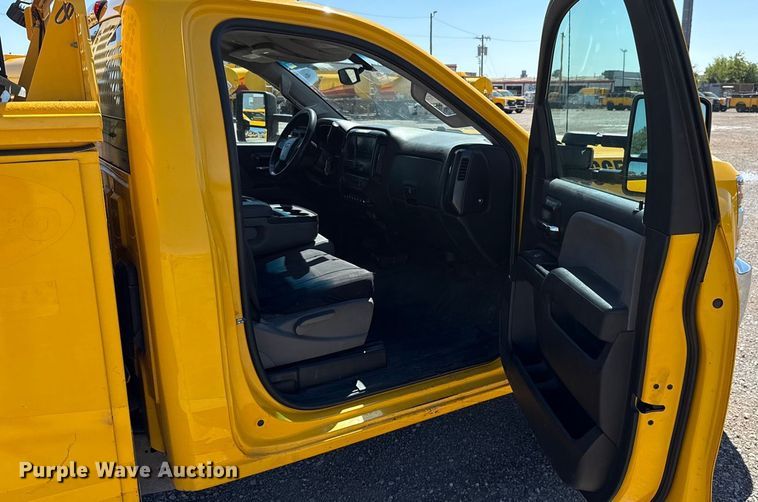 image for item GH9356 2018 Chevrolet Silverado 3500HD utility bed pickup truck