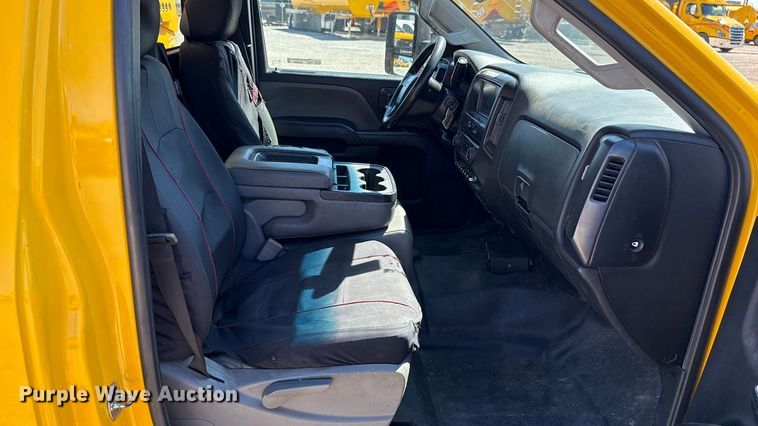 image for item GH9356 2018 Chevrolet Silverado 3500HD utility bed pickup truck