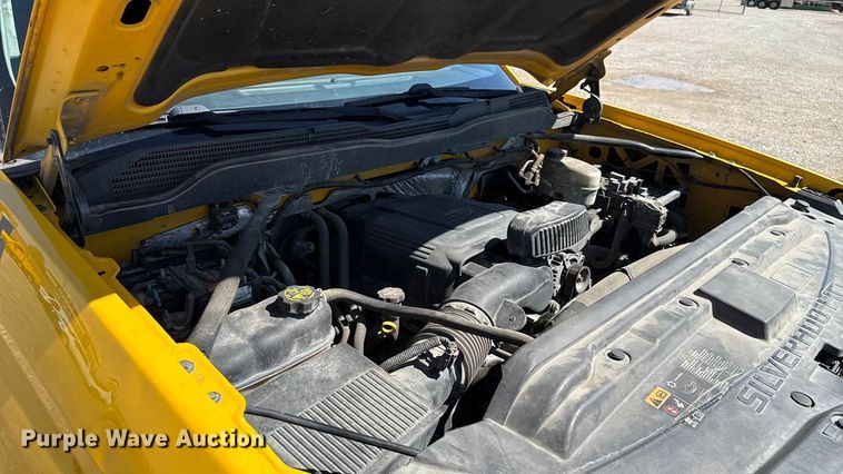 image for item GH9356 2018 Chevrolet Silverado 3500HD utility bed pickup truck