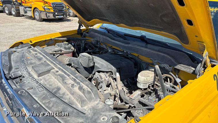 image for item GH9356 2018 Chevrolet Silverado 3500HD utility bed pickup truck