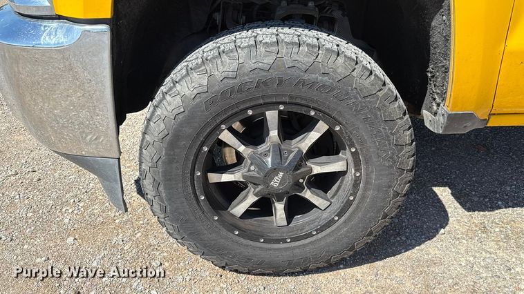 image for item GH9356 2018 Chevrolet Silverado 3500HD utility bed pickup truck