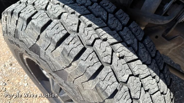 image for item GH9356 2018 Chevrolet Silverado 3500HD utility bed pickup truck