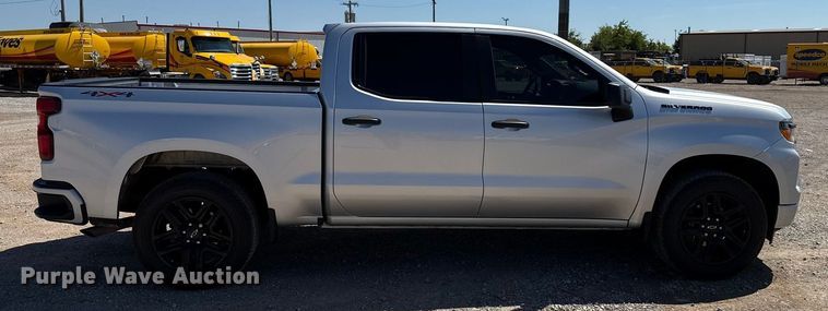 image for item GH9357 2022 Chevrolet Silverado 1500 Crew Cab pickup truck