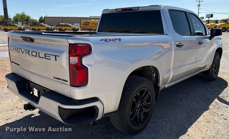 image for item GH9357 2022 Chevrolet Silverado 1500 Crew Cab pickup truck