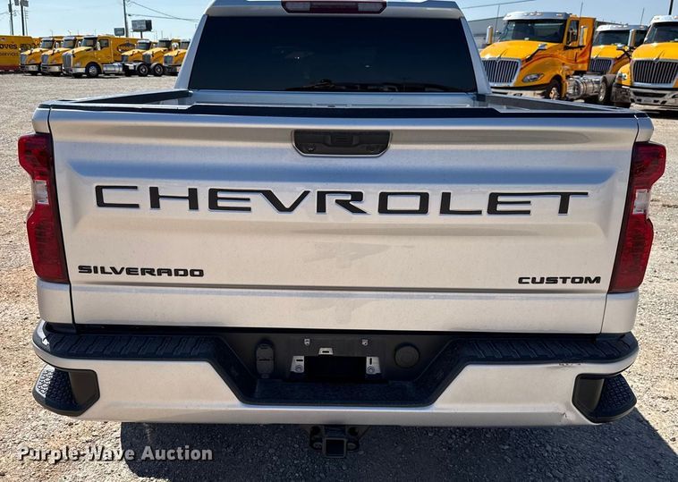 image for item GH9357 2022 Chevrolet Silverado 1500 Crew Cab pickup truck