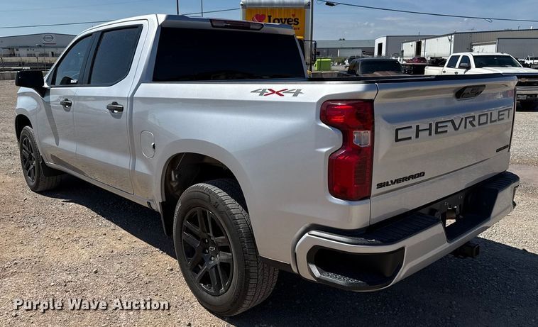 image for item GH9357 2022 Chevrolet Silverado 1500 Crew Cab pickup truck