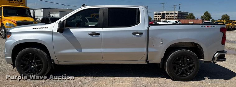 image for item GH9357 2022 Chevrolet Silverado 1500 Crew Cab pickup truck