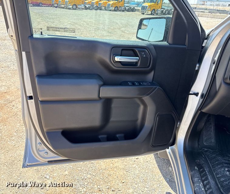 image for item GH9357 2022 Chevrolet Silverado 1500 Crew Cab pickup truck