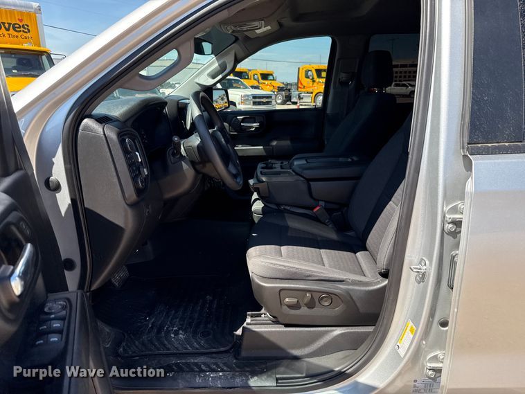 image for item GH9357 2022 Chevrolet Silverado 1500 Crew Cab pickup truck