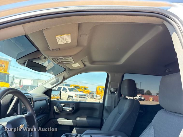 image for item GH9357 2022 Chevrolet Silverado 1500 Crew Cab pickup truck