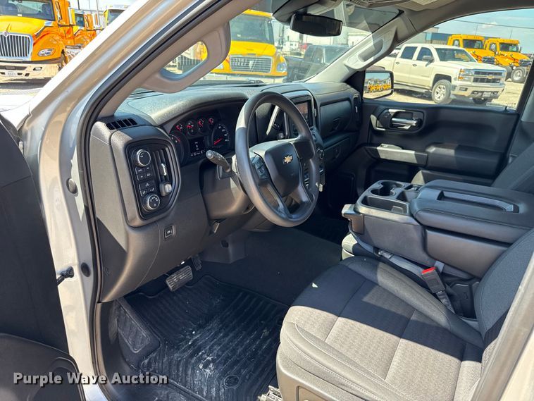 image for item GH9357 2022 Chevrolet Silverado 1500 Crew Cab pickup truck