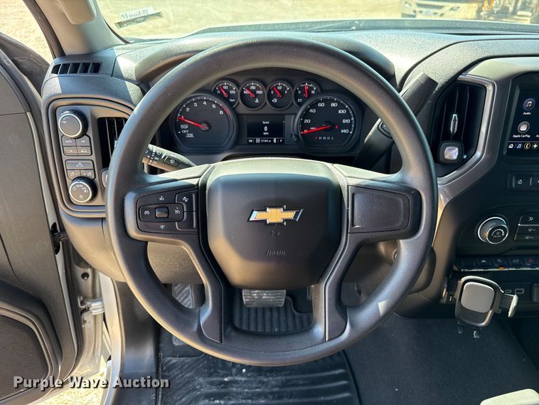 image for item GH9357 2022 Chevrolet Silverado 1500 Crew Cab pickup truck