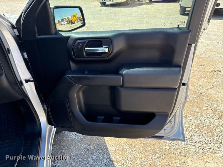 image for item GH9357 2022 Chevrolet Silverado 1500 Crew Cab pickup truck