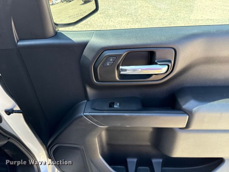 image for item GH9357 2022 Chevrolet Silverado 1500 Crew Cab pickup truck