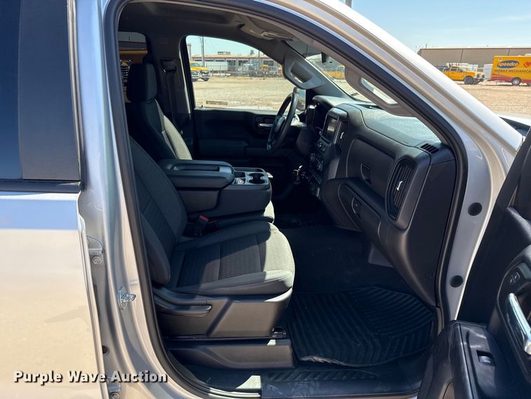 image for item GH9357 2022 Chevrolet Silverado 1500 Crew Cab pickup truck