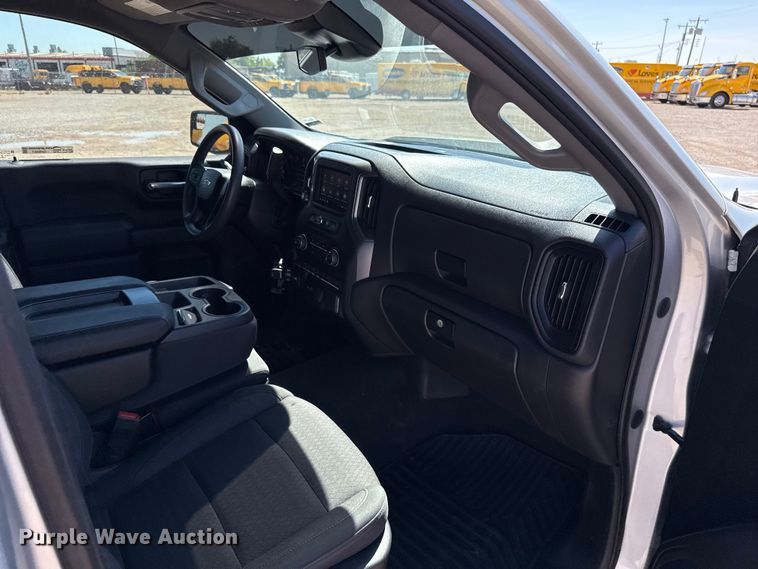 image for item GH9357 2022 Chevrolet Silverado 1500 Crew Cab pickup truck