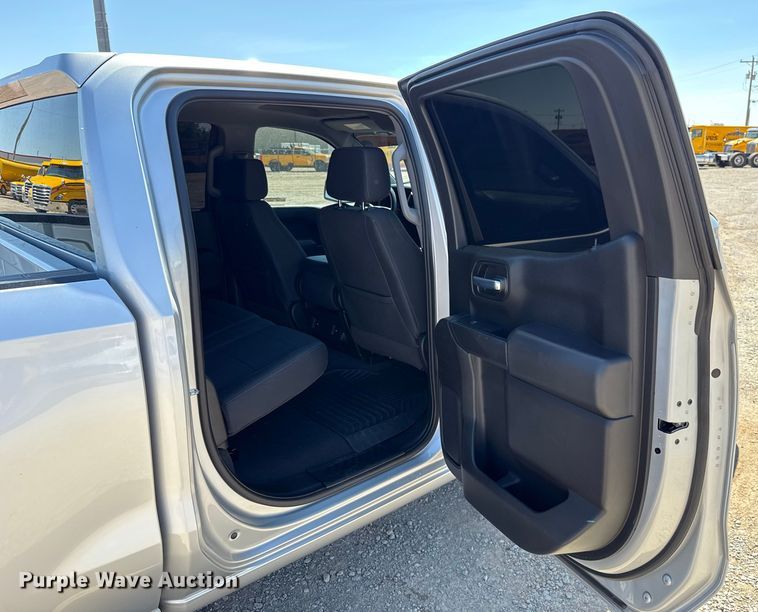 image for item GH9357 2022 Chevrolet Silverado 1500 Crew Cab pickup truck