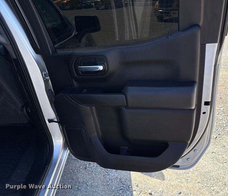 image for item GH9357 2022 Chevrolet Silverado 1500 Crew Cab pickup truck