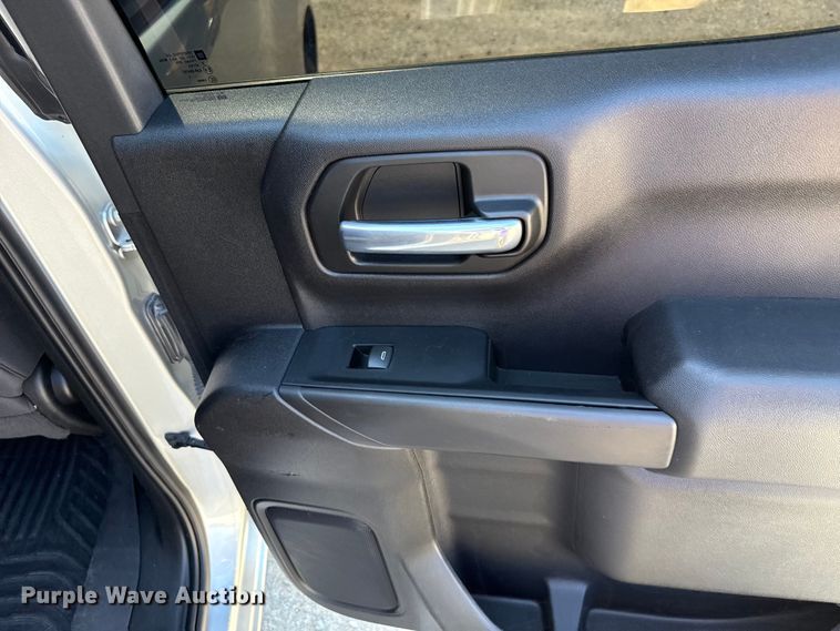 image for item GH9357 2022 Chevrolet Silverado 1500 Crew Cab pickup truck