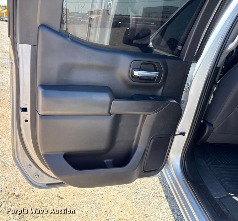 image for item GH9357 2022 Chevrolet Silverado 1500 Crew Cab pickup truck