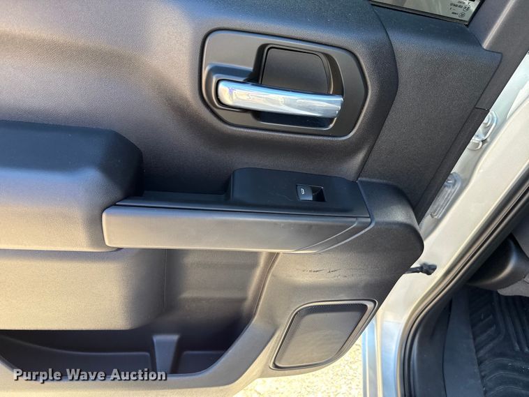 image for item GH9357 2022 Chevrolet Silverado 1500 Crew Cab pickup truck