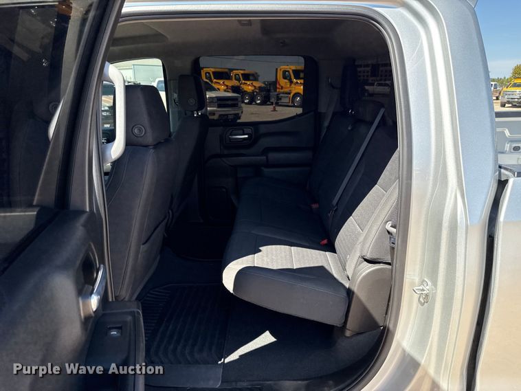 image for item GH9357 2022 Chevrolet Silverado 1500 Crew Cab pickup truck