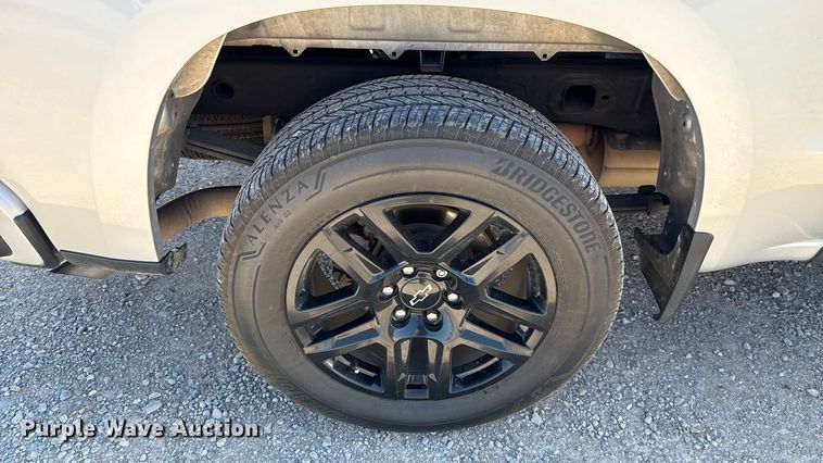 image for item GH9357 2022 Chevrolet Silverado 1500 Crew Cab pickup truck