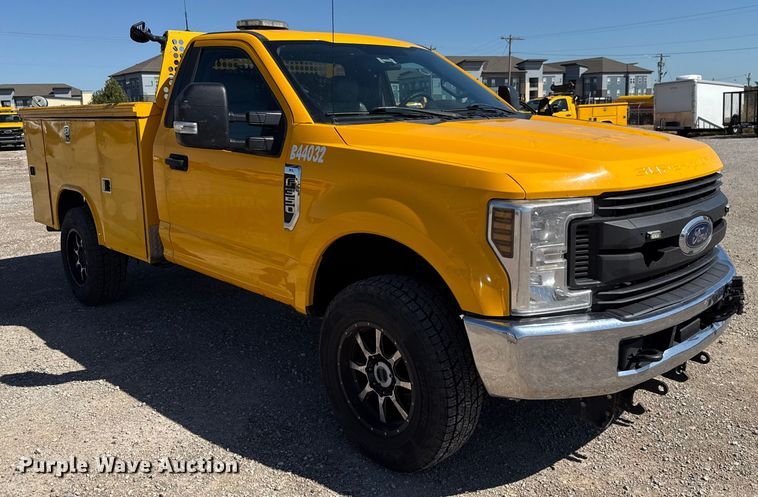 image for item GH9362 2018 Ford F350 Super Duty XL utility bed pickup truck